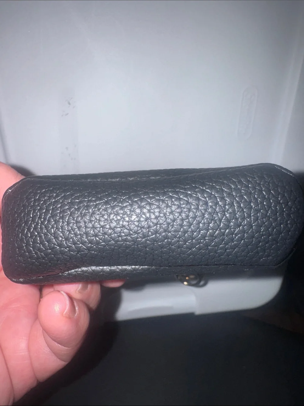 Unbtanded stylish black